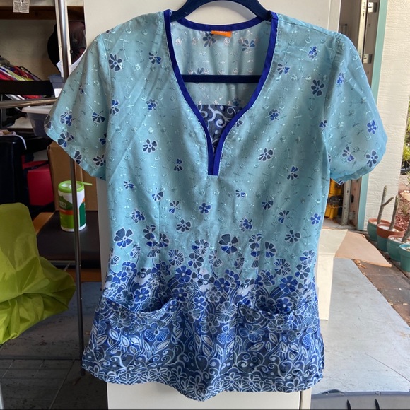 Elan Scrub Top - Picture 1 of 3